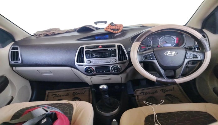 2014 Hyundai i20 SPORTZ 1.2, CNG, Manual, 1,22,334 km, interior