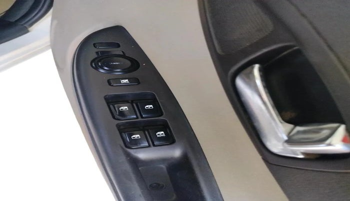 2014 Hyundai i20 SPORTZ 1.2, CNG, Manual, 1,22,334 km, interior