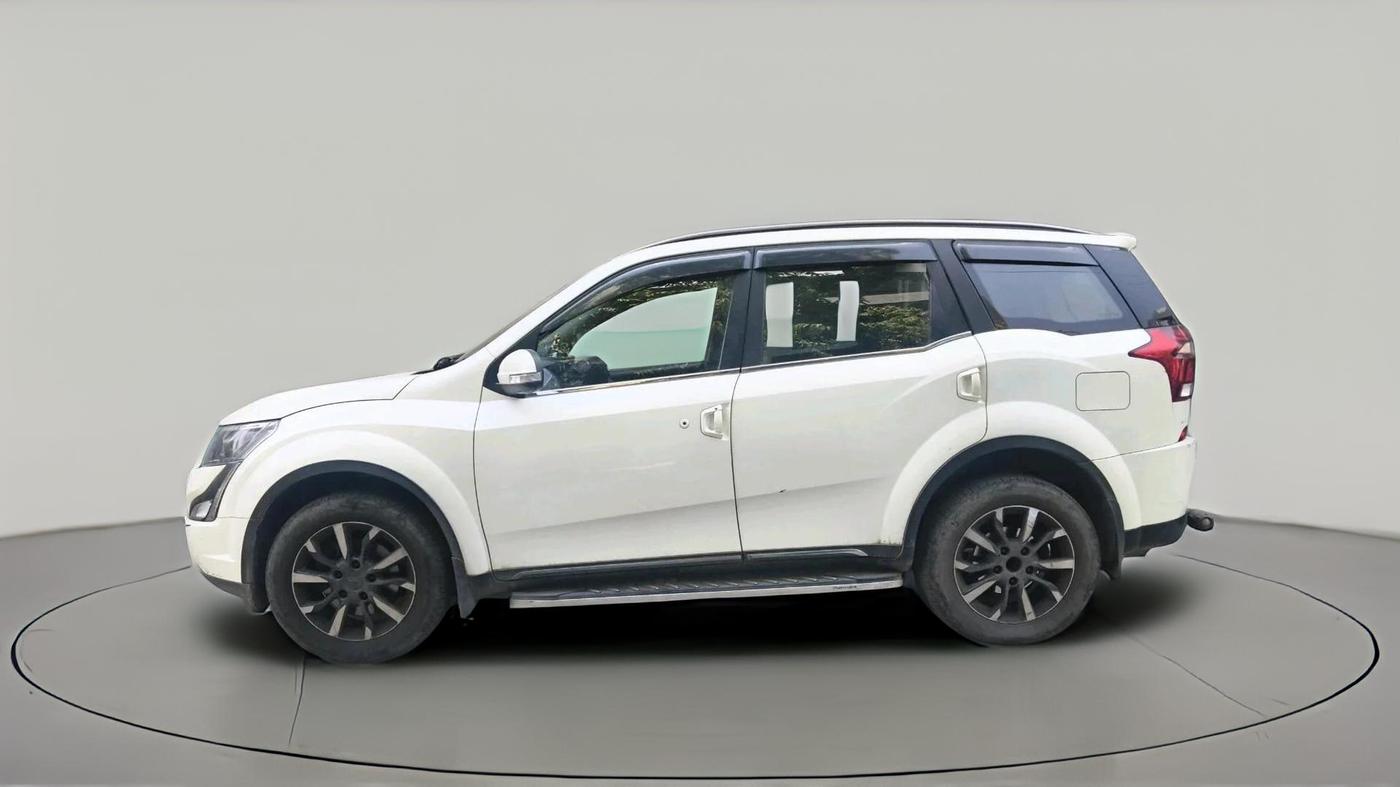 2018 Mahindra XUV500 W11 AT, Diesel, Automatic, 42,800 km, exterior