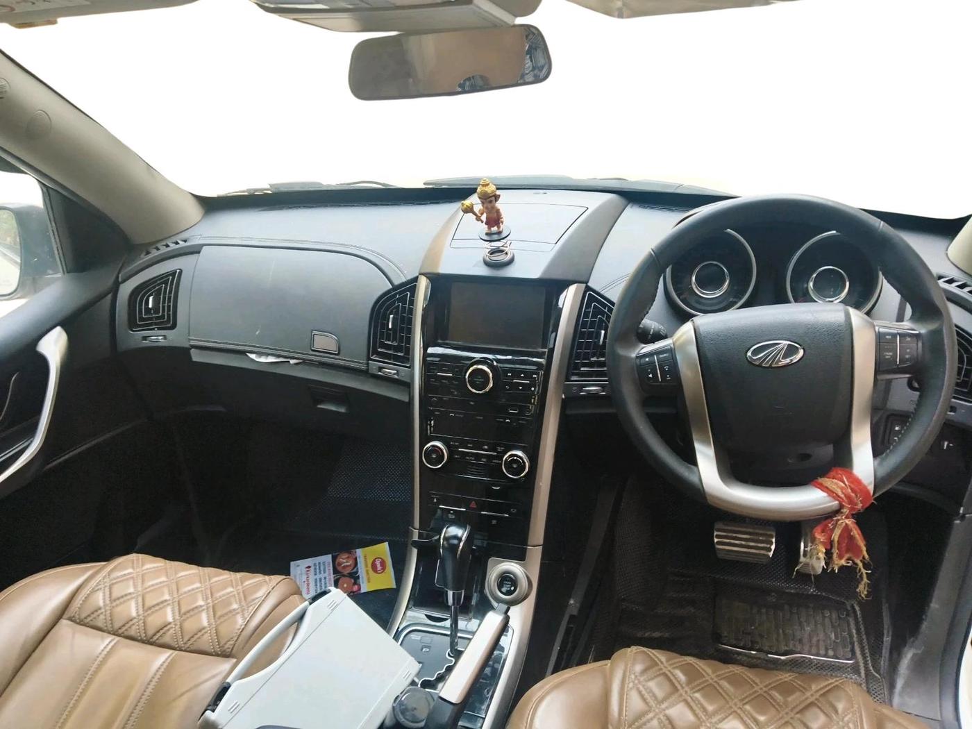 2018 Mahindra XUV500 W11 AT, Diesel, Automatic, 42,800 km, interior