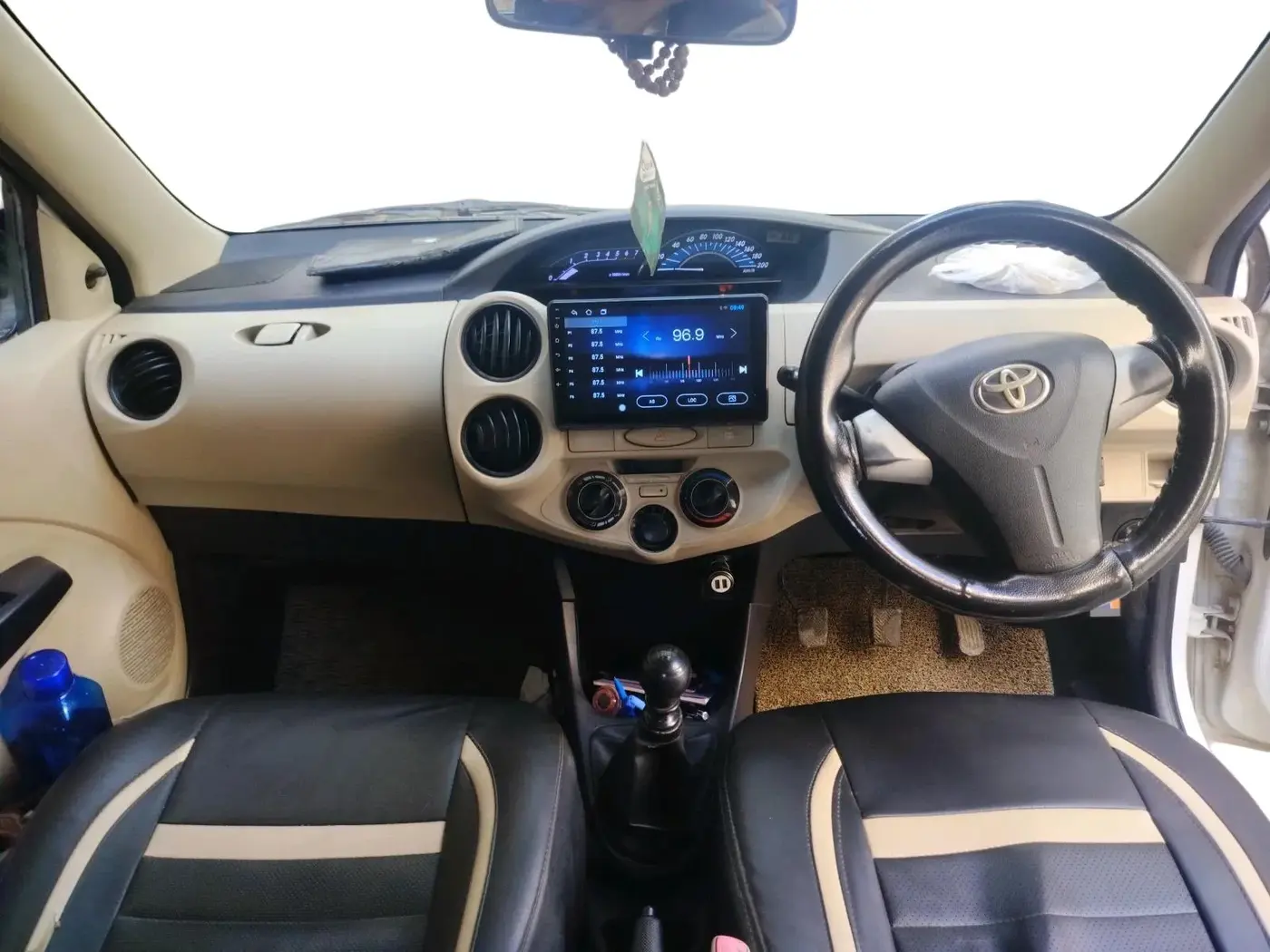2016 Toyota Etios Liva GD, Diesel, Manual, 1,56,230 km, interior