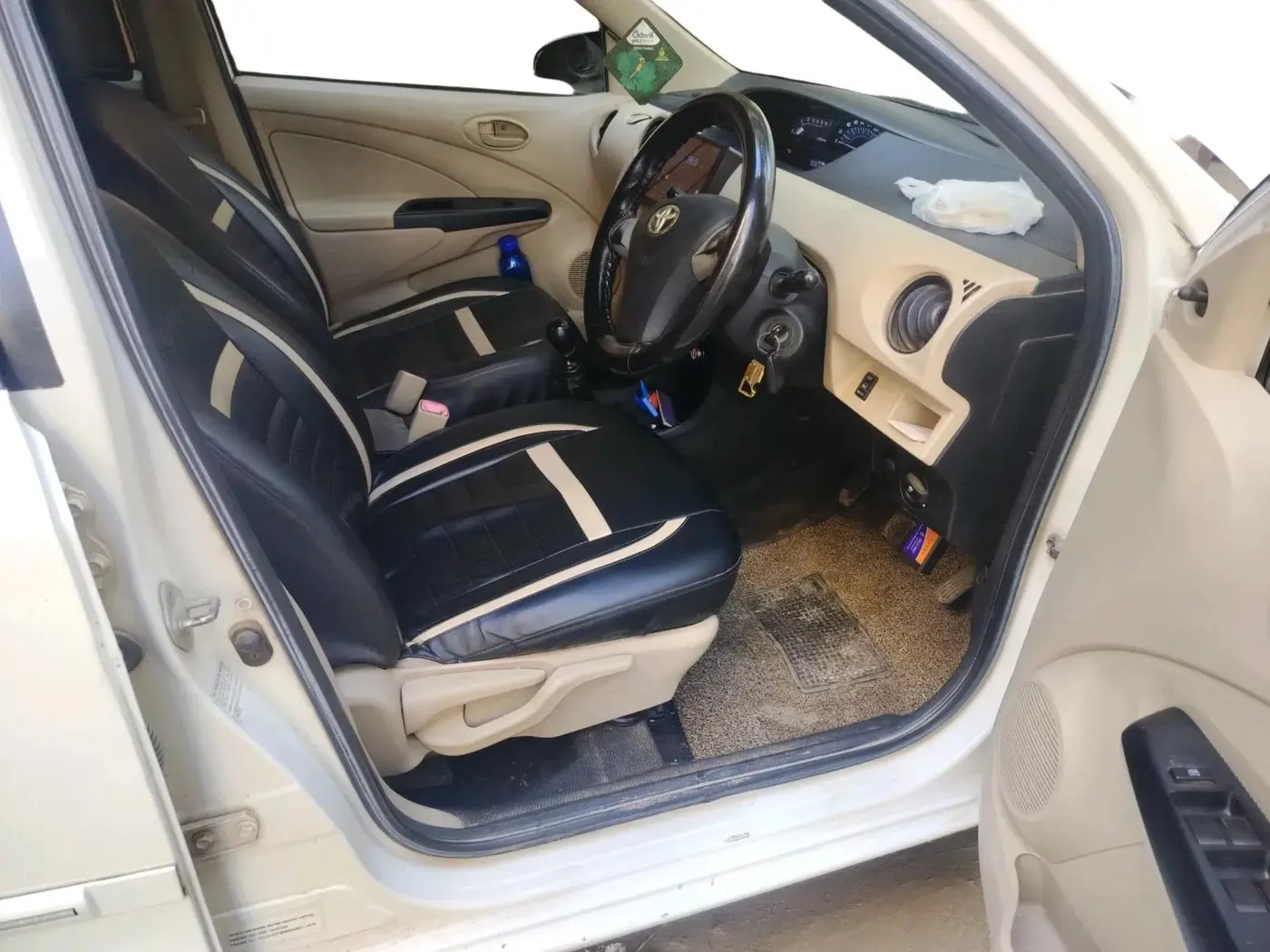 2016 Toyota Etios Liva GD, Diesel, Manual, 1,56,230 km, interior