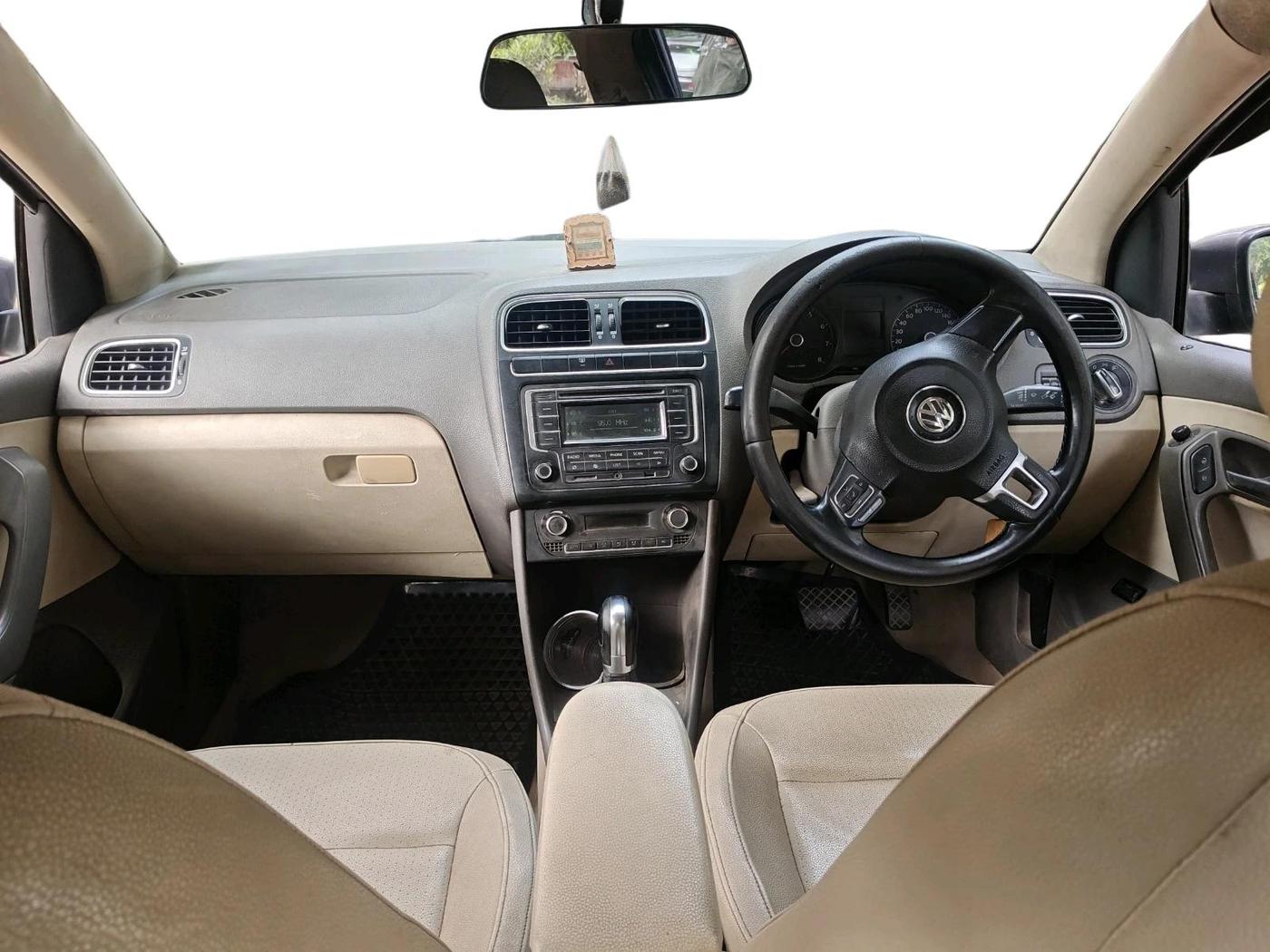 2013 Volkswagen Vento HIGHLINE PETROL AT, Petrol, Automatic, 1,49,834 km, interior
