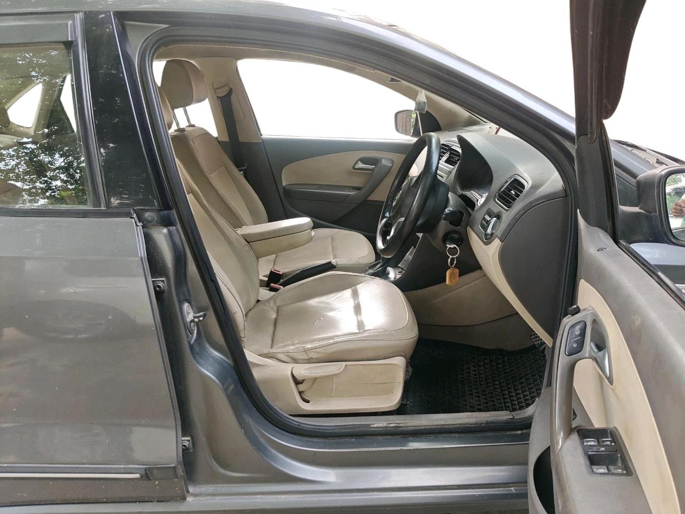 2013 Volkswagen Vento HIGHLINE PETROL AT, Petrol, Automatic, 1,49,834 km, interior