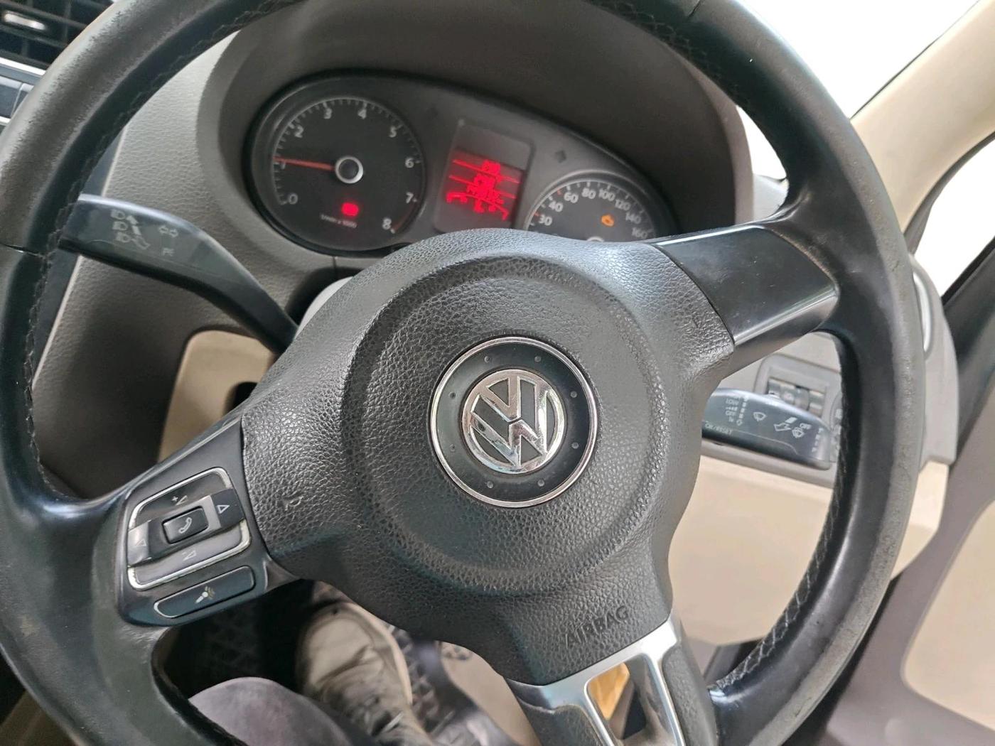 2013 Volkswagen Vento HIGHLINE PETROL AT, Petrol, Automatic, 1,49,834 km, interior