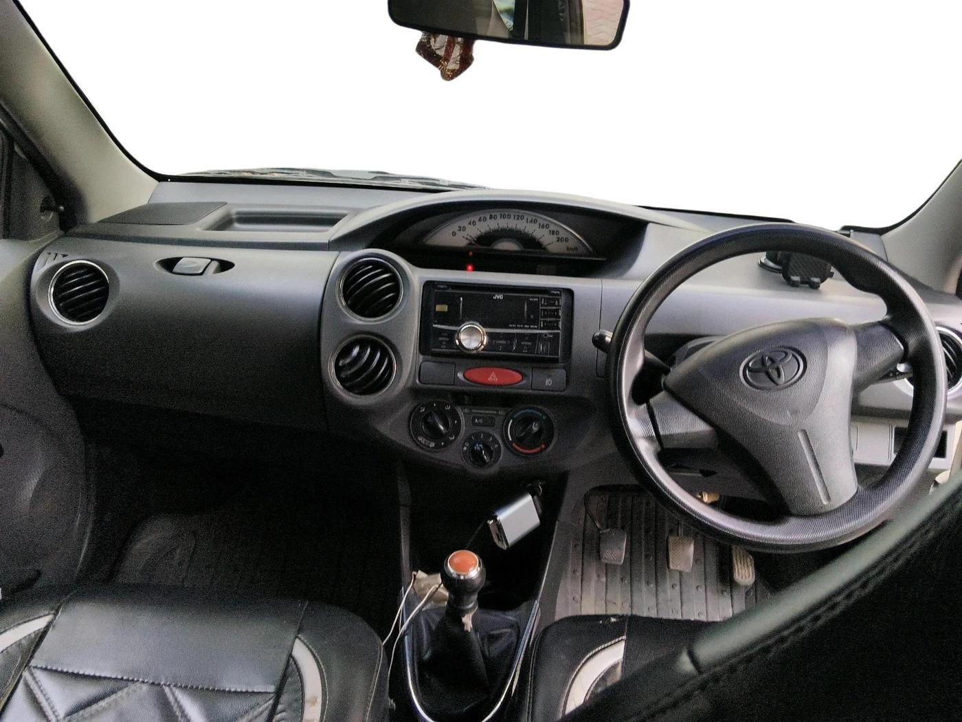 2012 Toyota Etios Liva G, Petrol, Manual, 1,09,138 km, interior