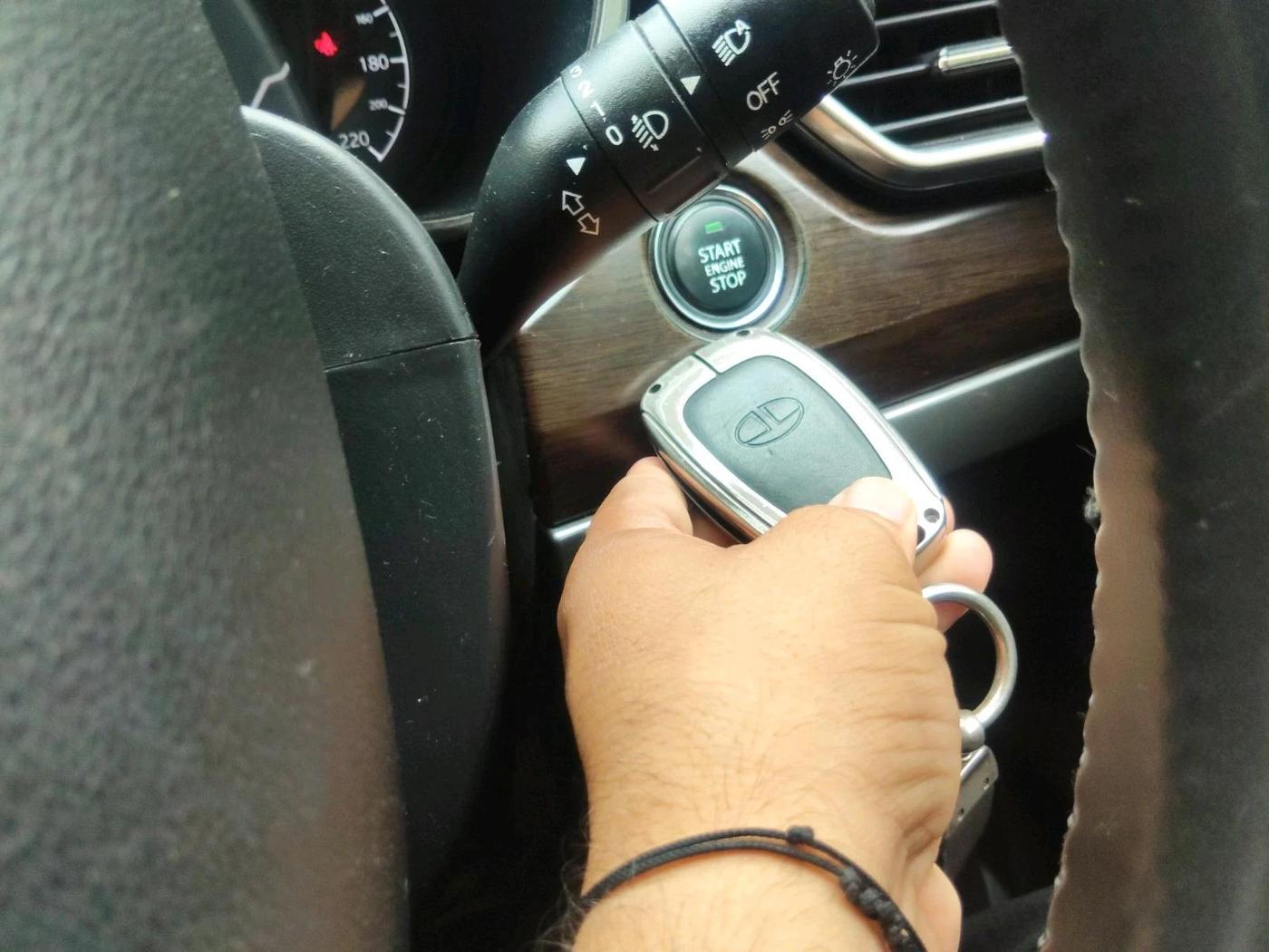 2019 Tata Harrier XZ 2.0L, Diesel, Manual, 1,42,795 km, interior