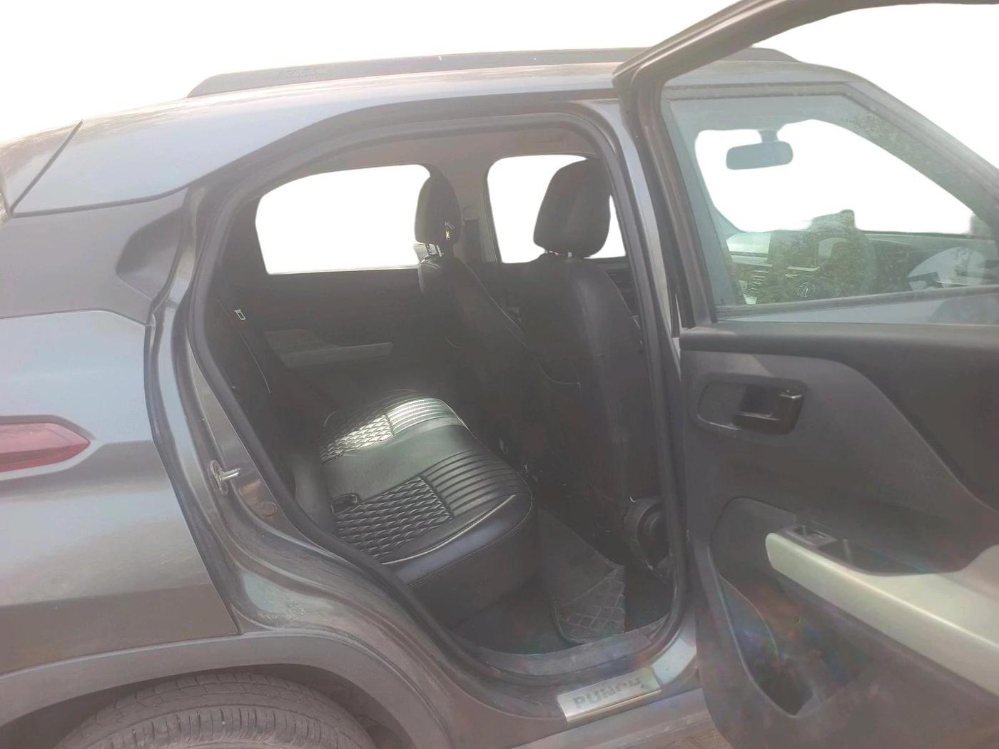 2022 Tata PUNCH ADVENTURE AMT, Petrol, Automatic, 16,197 km, interior