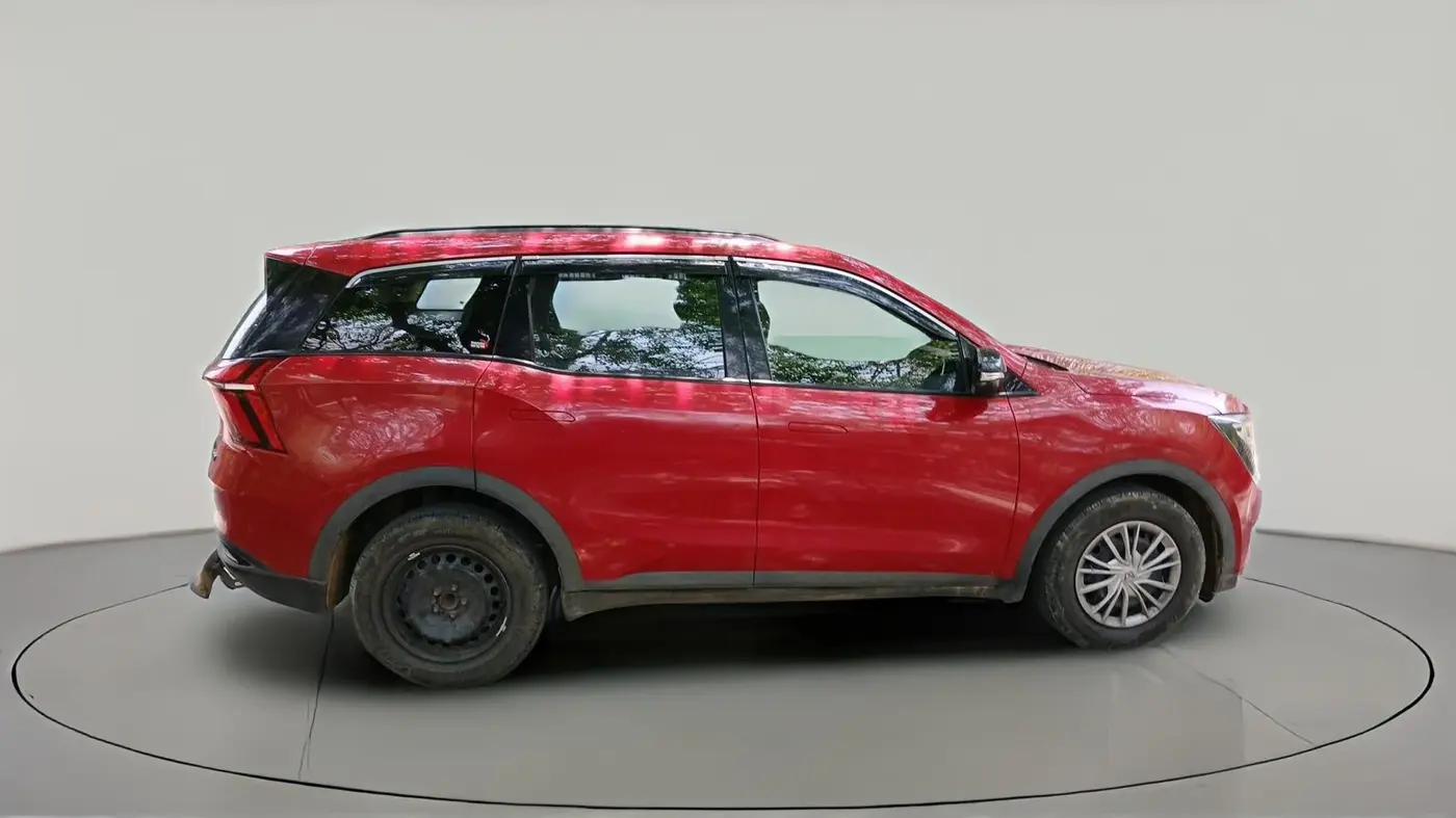 2022 Mahindra XUV700 AX 3 P MT 5 STR, Petrol, Manual, 70,833 km, exterior