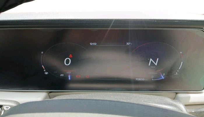2022 Mahindra XUV700 AX 3 P MT 5 STR, Petrol, Manual, 70,833 km, interior