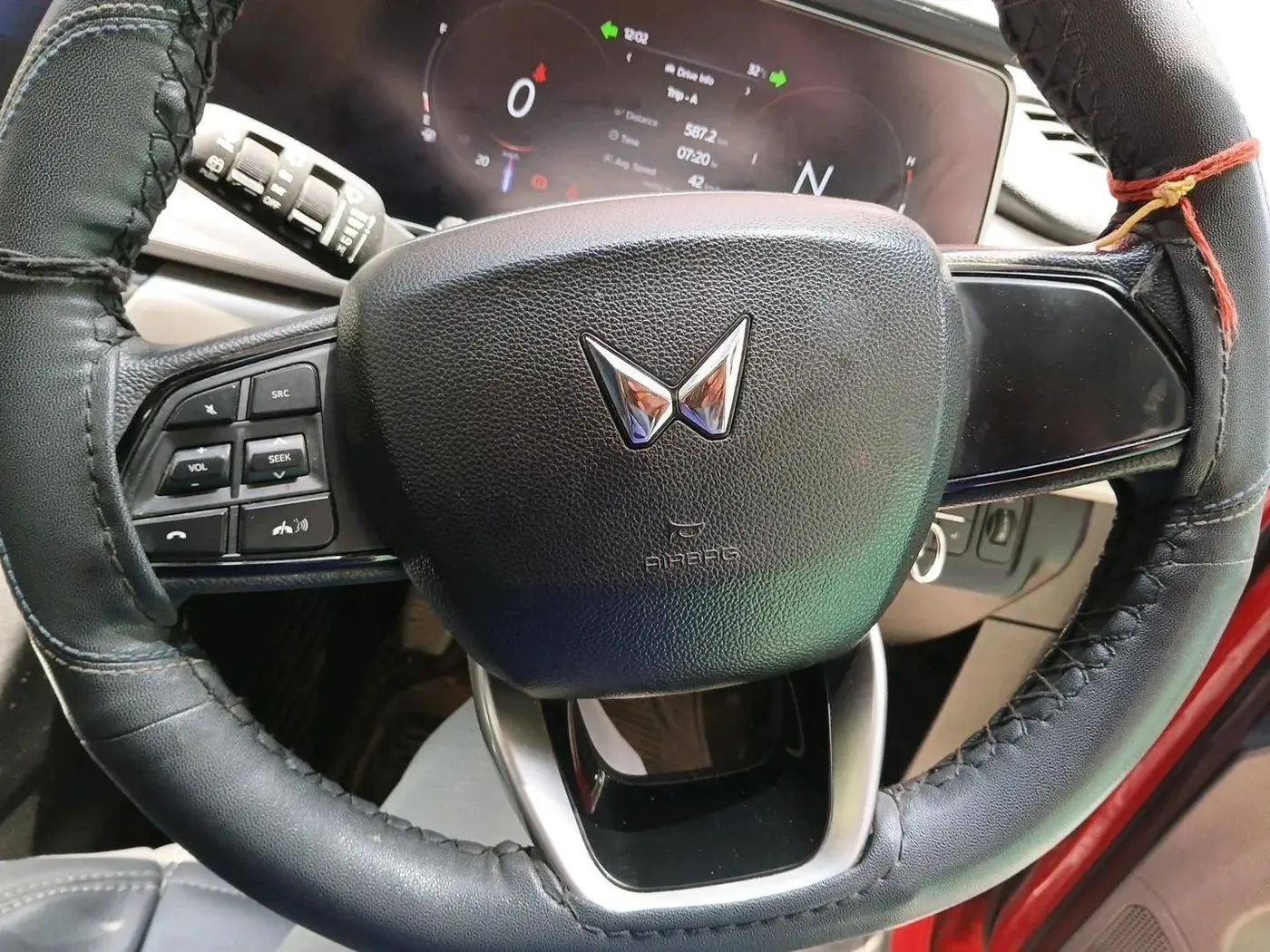 2022 Mahindra XUV700 AX 3 P MT 5 STR, Petrol, Manual, 70,833 km, interior