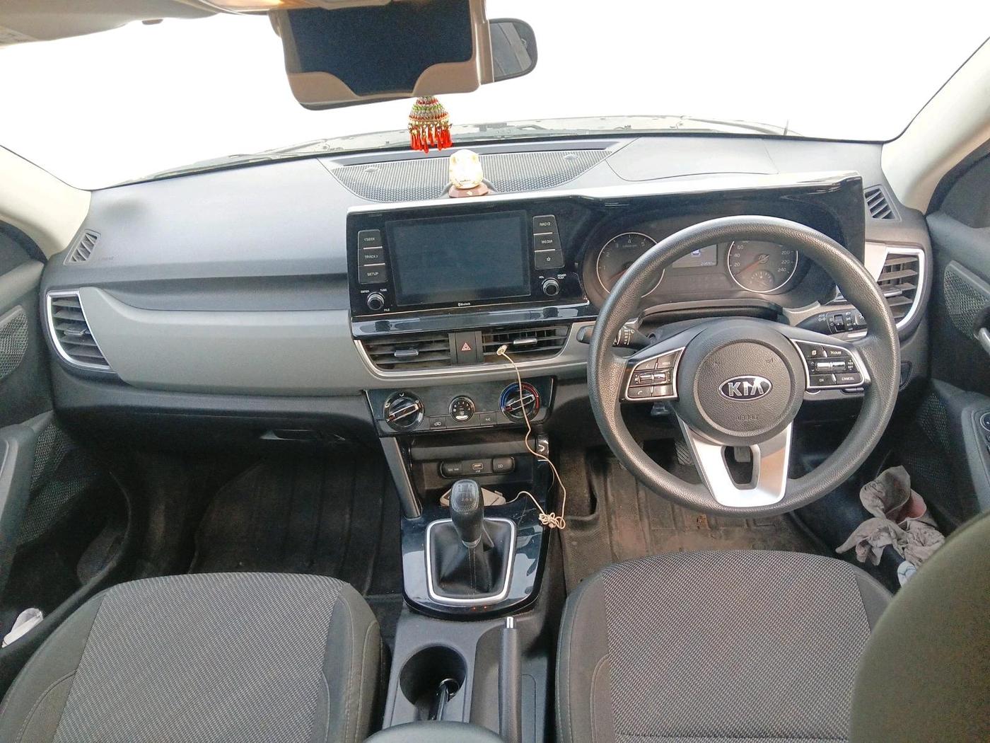 2020 KIA SELTOS HTK PLUS 1.5, Petrol, Manual, 24,695 km, interior