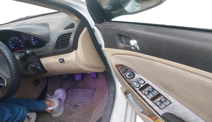 2011 Hyundai Verna FLUIDIC 1.6 VTVT SX, CNG, Manual, 1,29,416 km, interior