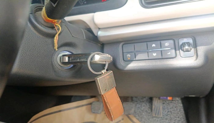 2022 Mahindra XUV700 MX P MT 5 STR, Petrol, Manual, 42,749 km, interior