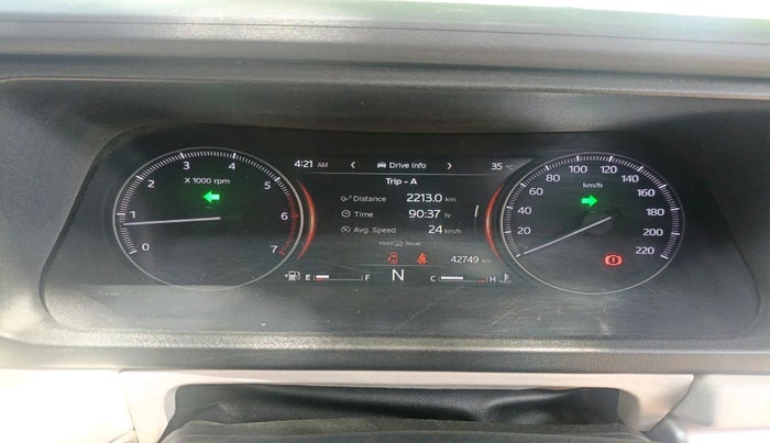 2022 Mahindra XUV700 MX P MT 5 STR, Petrol, Manual, 42,749 km, interior