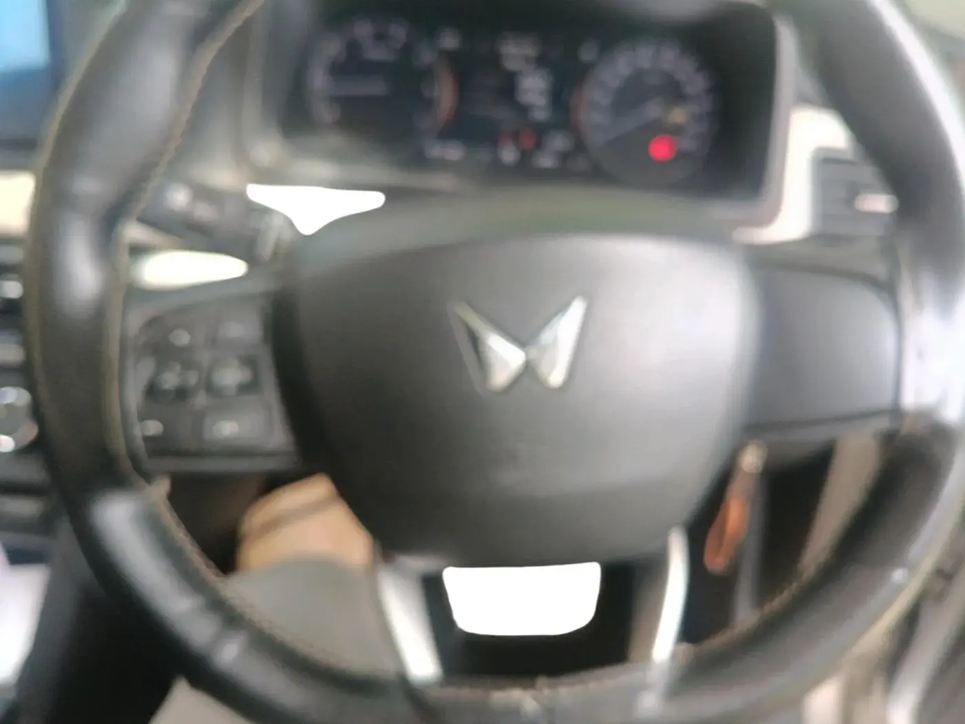 2022 Mahindra XUV700 MX P MT 5 STR, Petrol, Manual, 42,749 km, interior