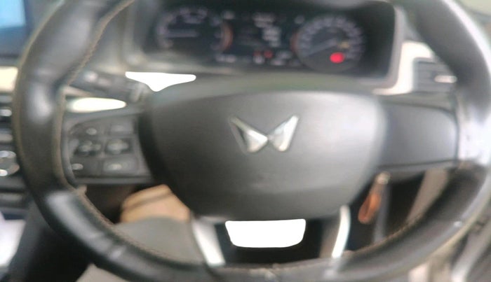 2022 Mahindra XUV700 MX P MT 5 STR, Petrol, Manual, 42,749 km, interior