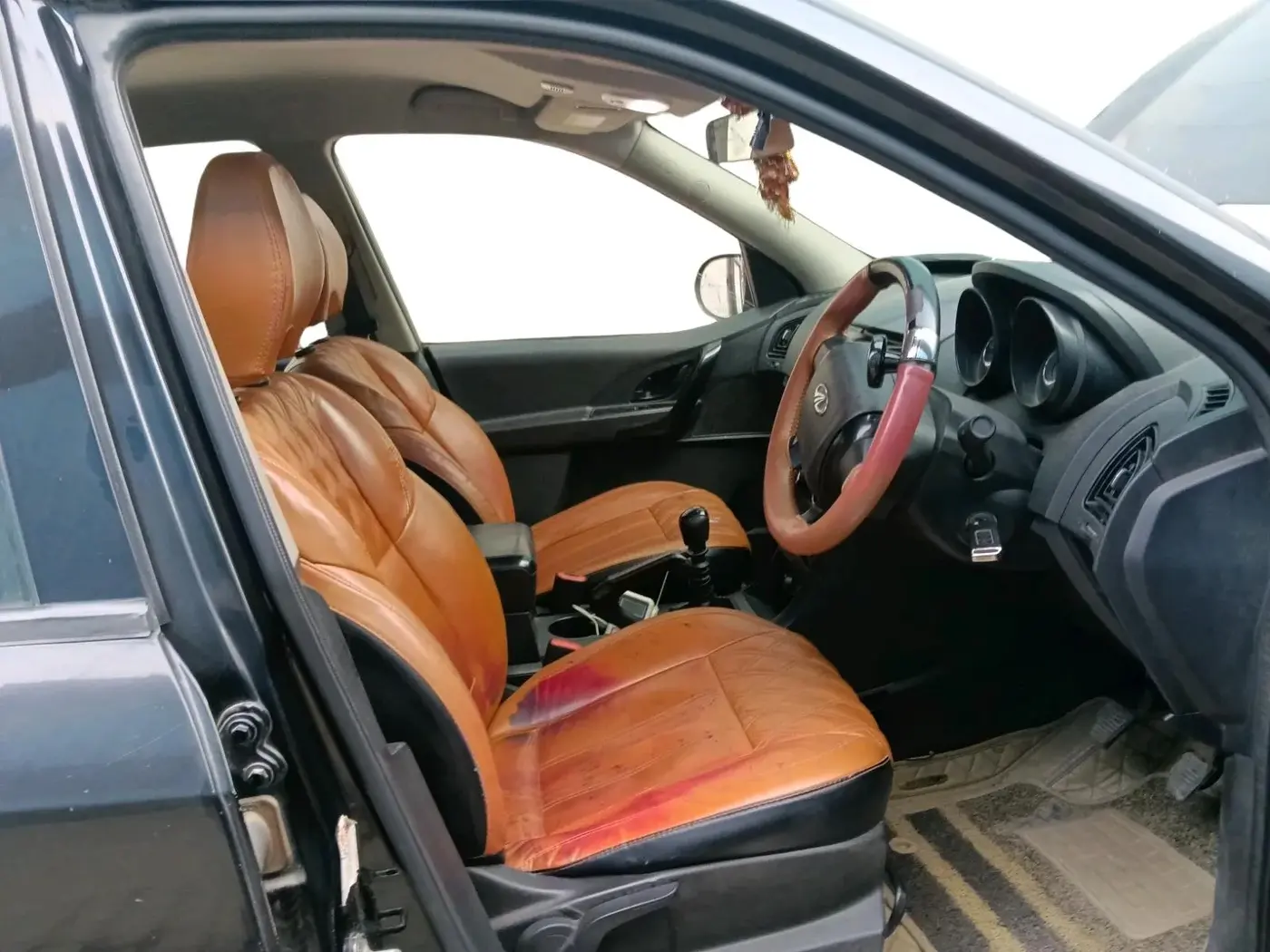 2018 Mahindra XUV500 W5, Diesel, Manual, 86,129 km, interior
