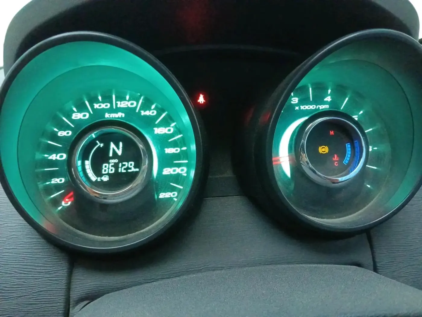 2018 Mahindra XUV500 W5, Diesel, Manual, 86,129 km, interior