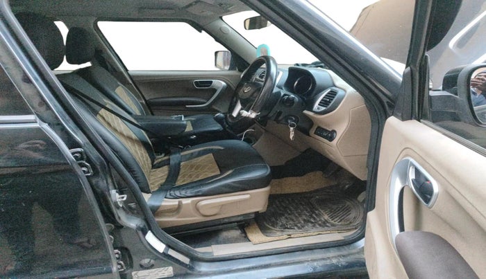 2017 Mahindra TUV300 T8, Diesel, Manual, 1,41,750 km, interior