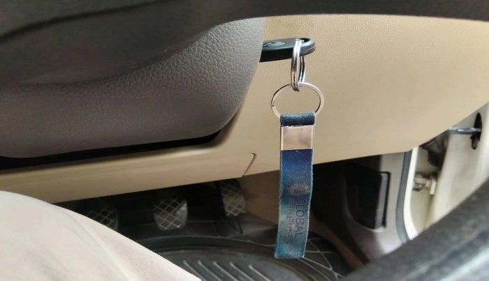 2011 Volkswagen Vento TRENDLINE 1.6, Petrol, Manual, 1,06,443 km, interior