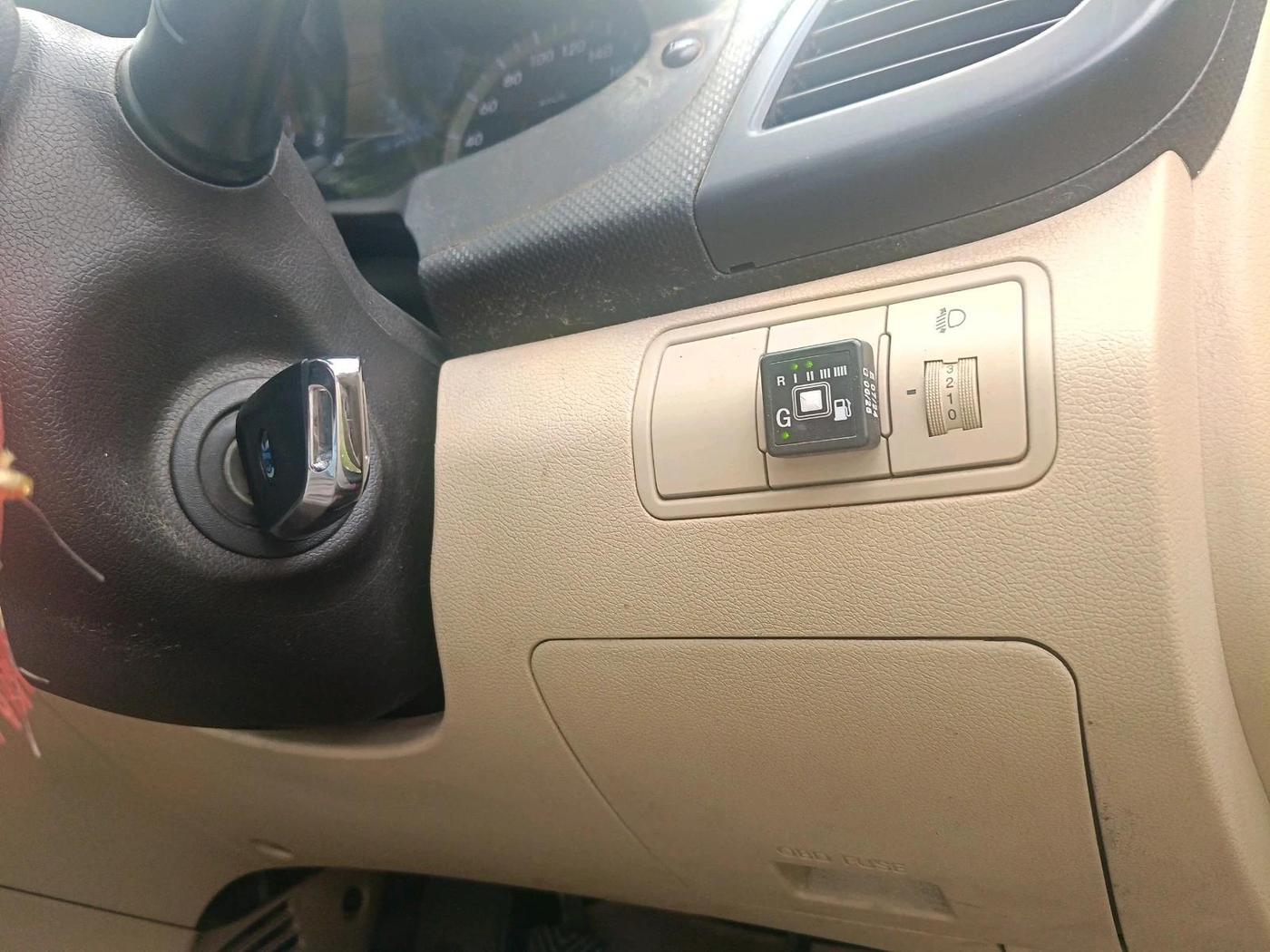 2012 Hyundai Verna FLUIDIC 1.6 VTVT EX, CNG, Manual, 1,07,374 km, interior