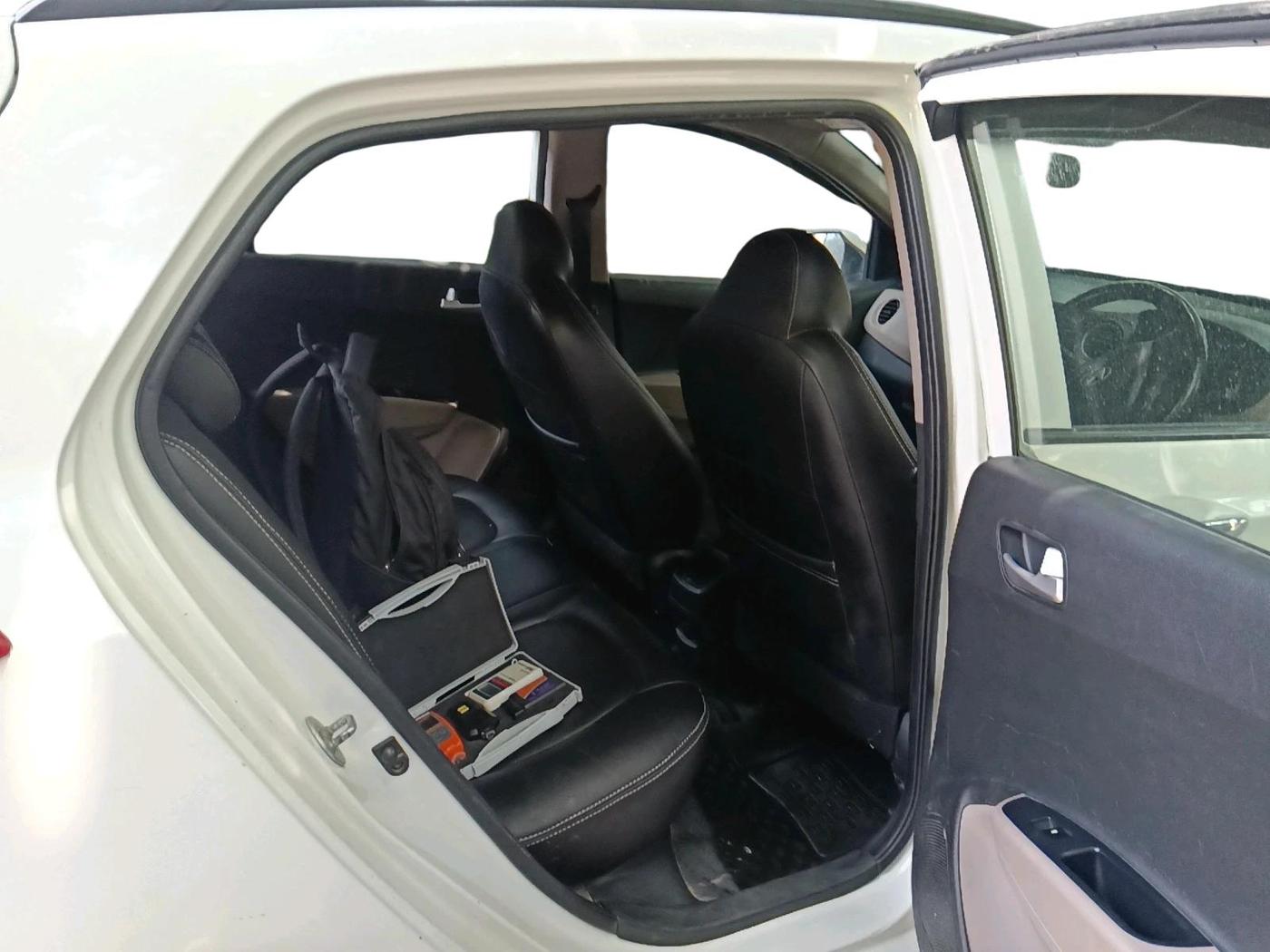 2016 Hyundai Grand i10 ASTA (O) 1.2 KAPPA VTVT, CNG, Manual, 1,24,838 km, interior