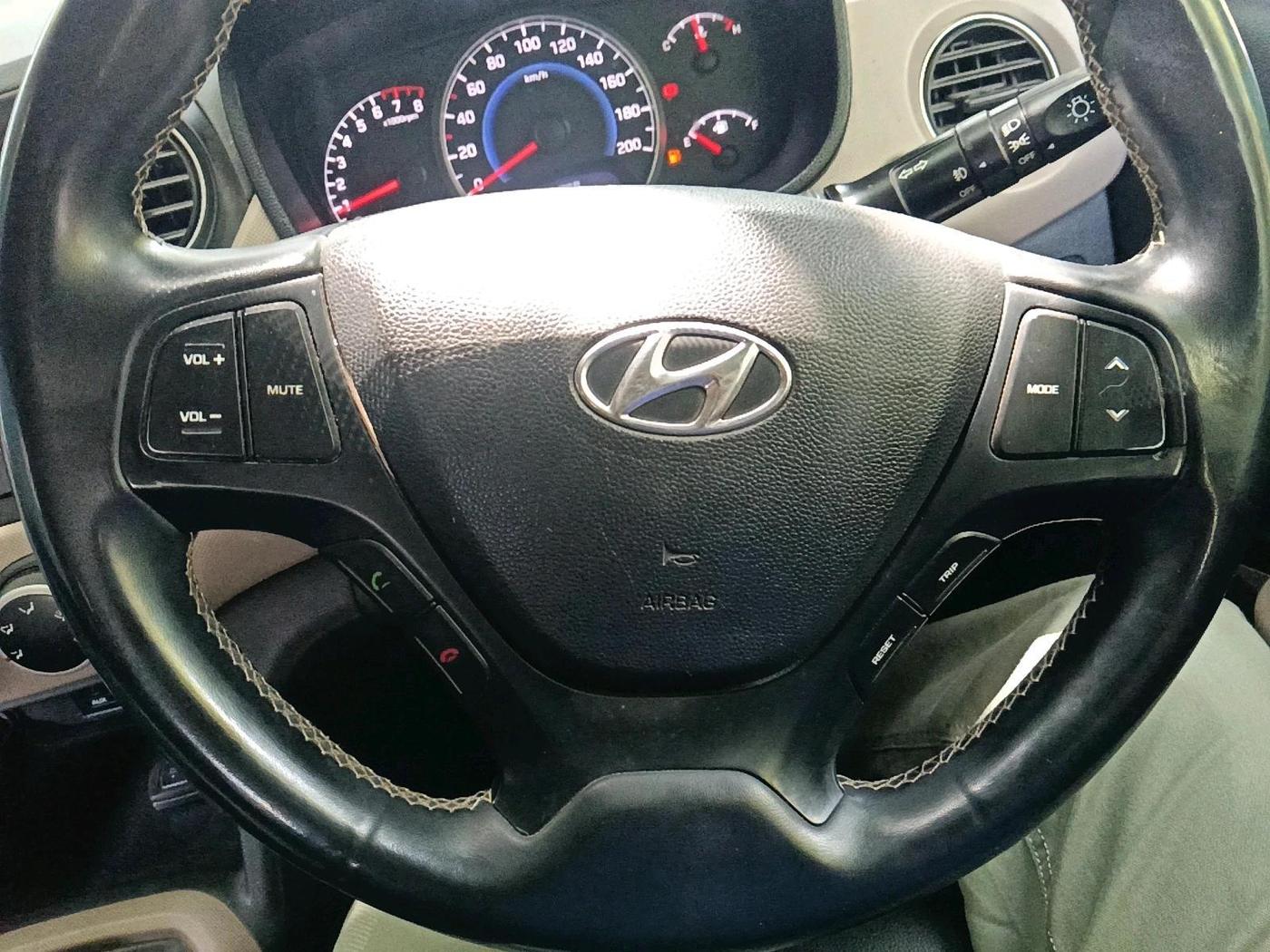2016 Hyundai Grand i10 ASTA (O) 1.2 KAPPA VTVT, CNG, Manual, 1,24,838 km, interior