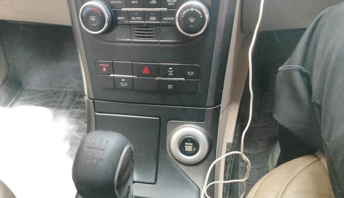 2016 Mahindra XUV500 W10 1.99, Diesel, Manual, 83,145 km, interior