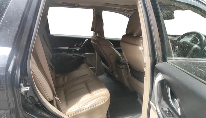 2016 Mahindra XUV500 W10 1.99, Diesel, Manual, 83,145 km, interior