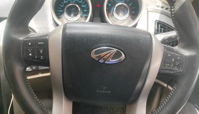 2016 Mahindra XUV500 W10 1.99, Diesel, Manual, 83,145 km, interior