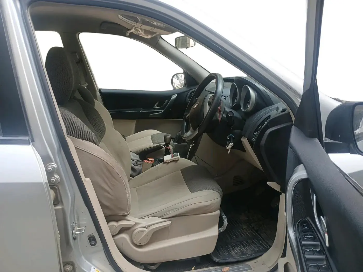2016 Mahindra XUV500 W6 1.99, Diesel, Manual, 71,487 km, interior