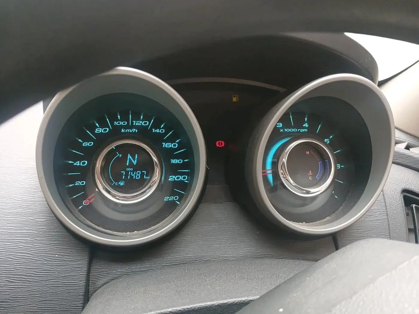 2016 Mahindra XUV500 W6 1.99, Diesel, Manual, 71,487 km, interior