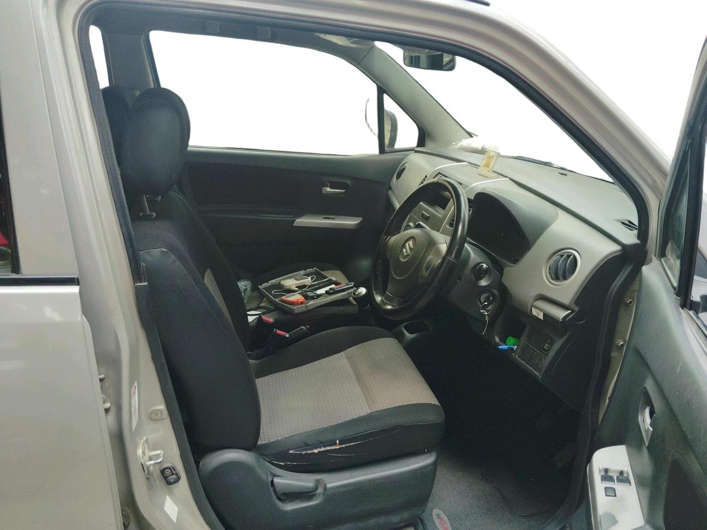 2011 Maruti Wagon R 1.0 LXI, Petrol, Manual, 63,143 km, interior