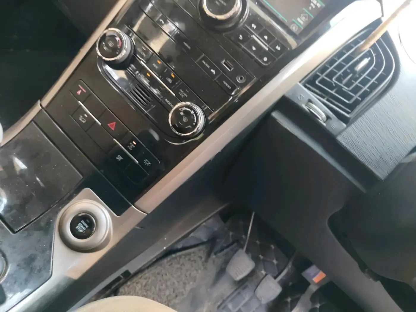 2018 Mahindra XUV500 W9, Diesel, Manual, 1,11,415 km, interior
