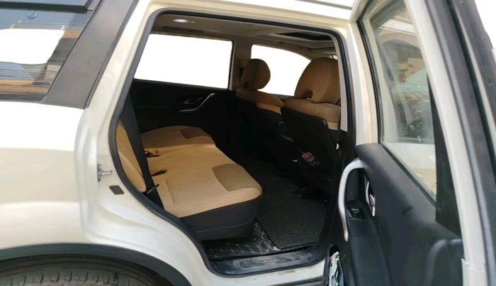 2018 Mahindra XUV500 W9, Diesel, Manual, 1,11,415 km, interior