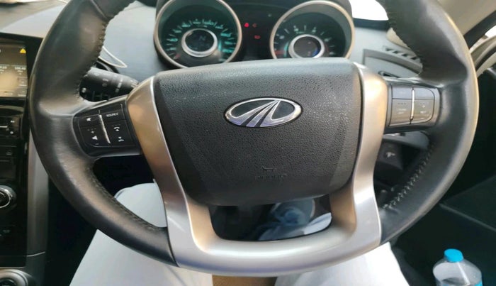 2018 Mahindra XUV500 W9, Diesel, Manual, 1,11,415 km, interior