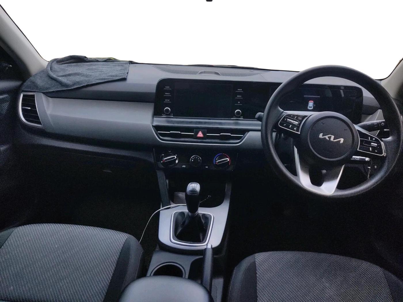 2025 KIA SELTOS HTE (O)1.5 Petrol MT, CNG, Manual, 23,015 km, interior