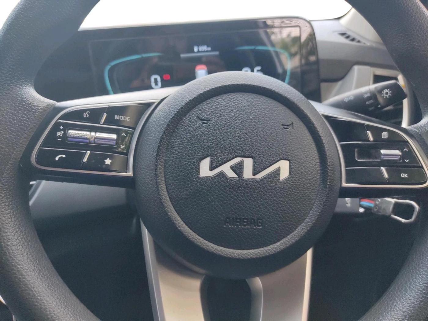 2025 KIA SELTOS HTE (O)1.5 Petrol MT, CNG, Manual, 23,015 km, interior