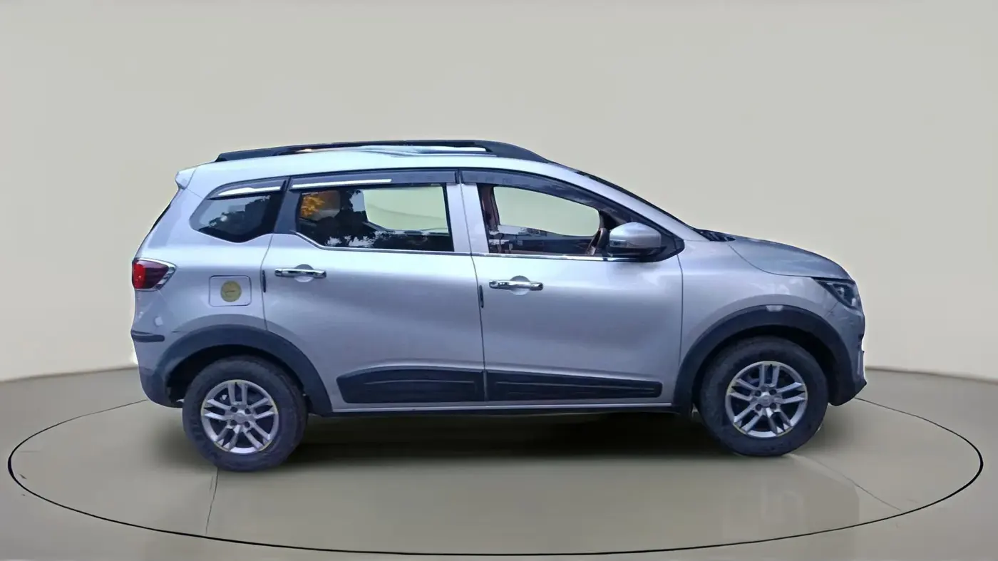 2021 Renault TRIBER RXL MT, Petrol, Manual, 53,200 km, exterior