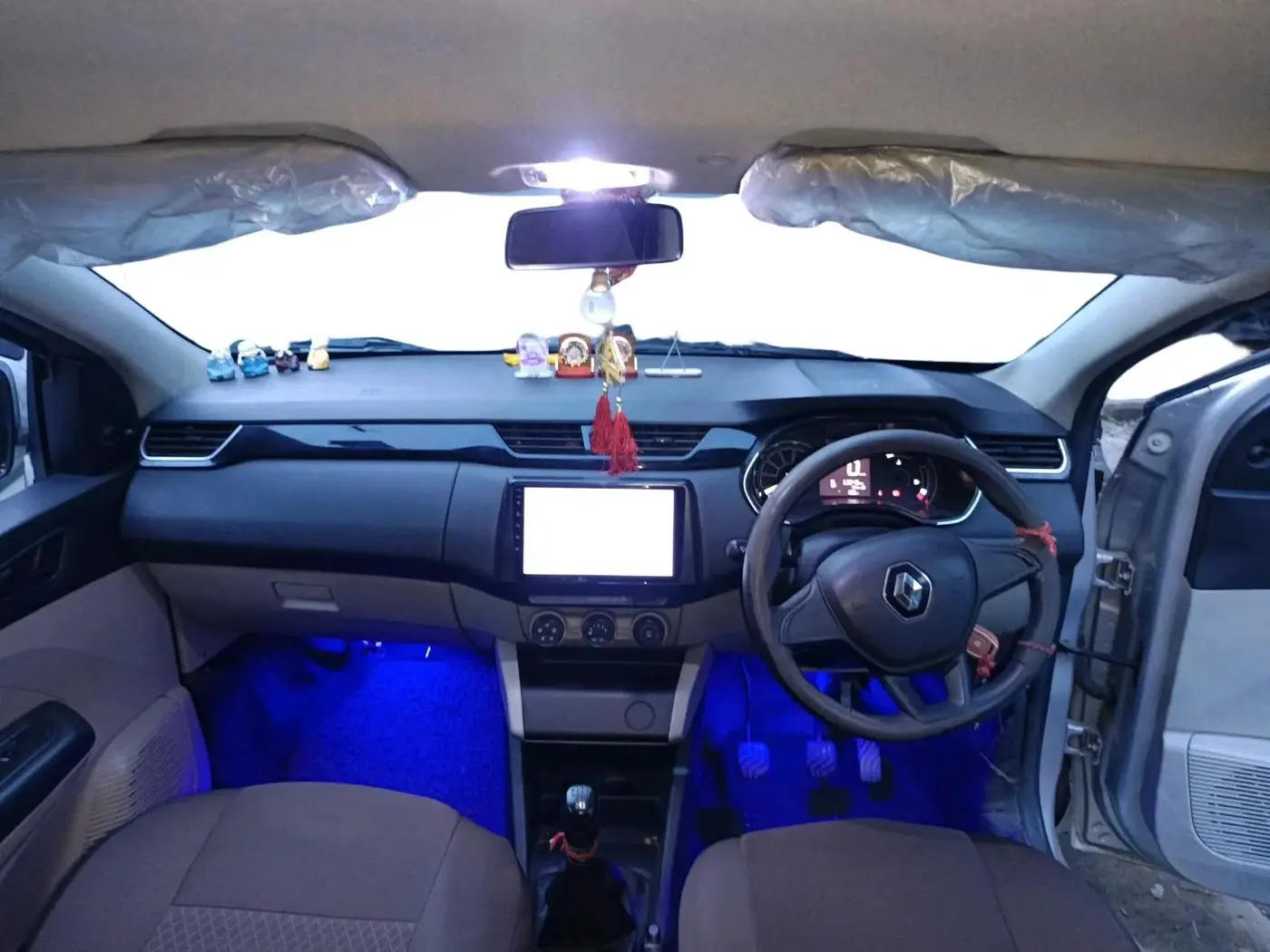 2021 Renault TRIBER RXL MT, Petrol, Manual, 53,200 km, interior