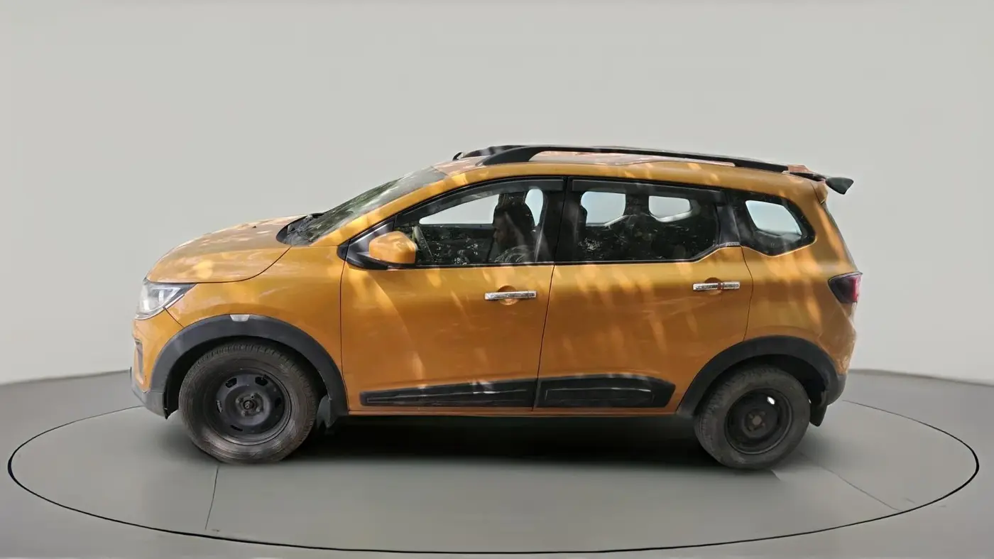 2020 Renault TRIBER RXT, Petrol, Manual, 50,545 km, exterior