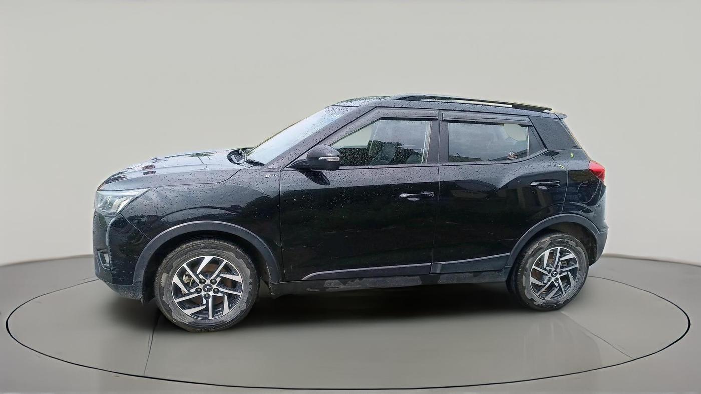2023 Mahindra XUV300 W8 (O) 1.2 PETROL, Petrol, Manual, 88,295 km, exterior