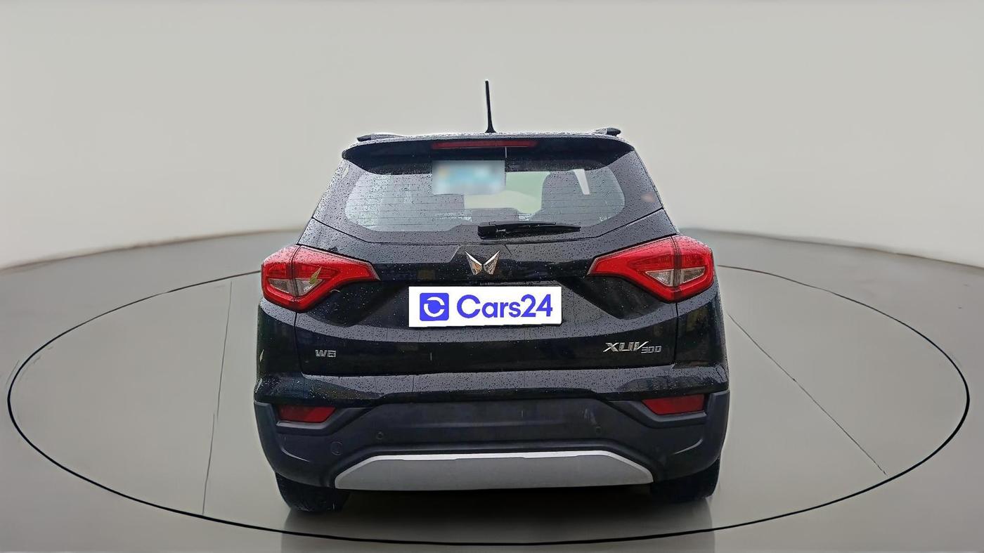 2023 Mahindra XUV300 W8 (O) 1.2 PETROL, Petrol, Manual, 88,295 km, exterior