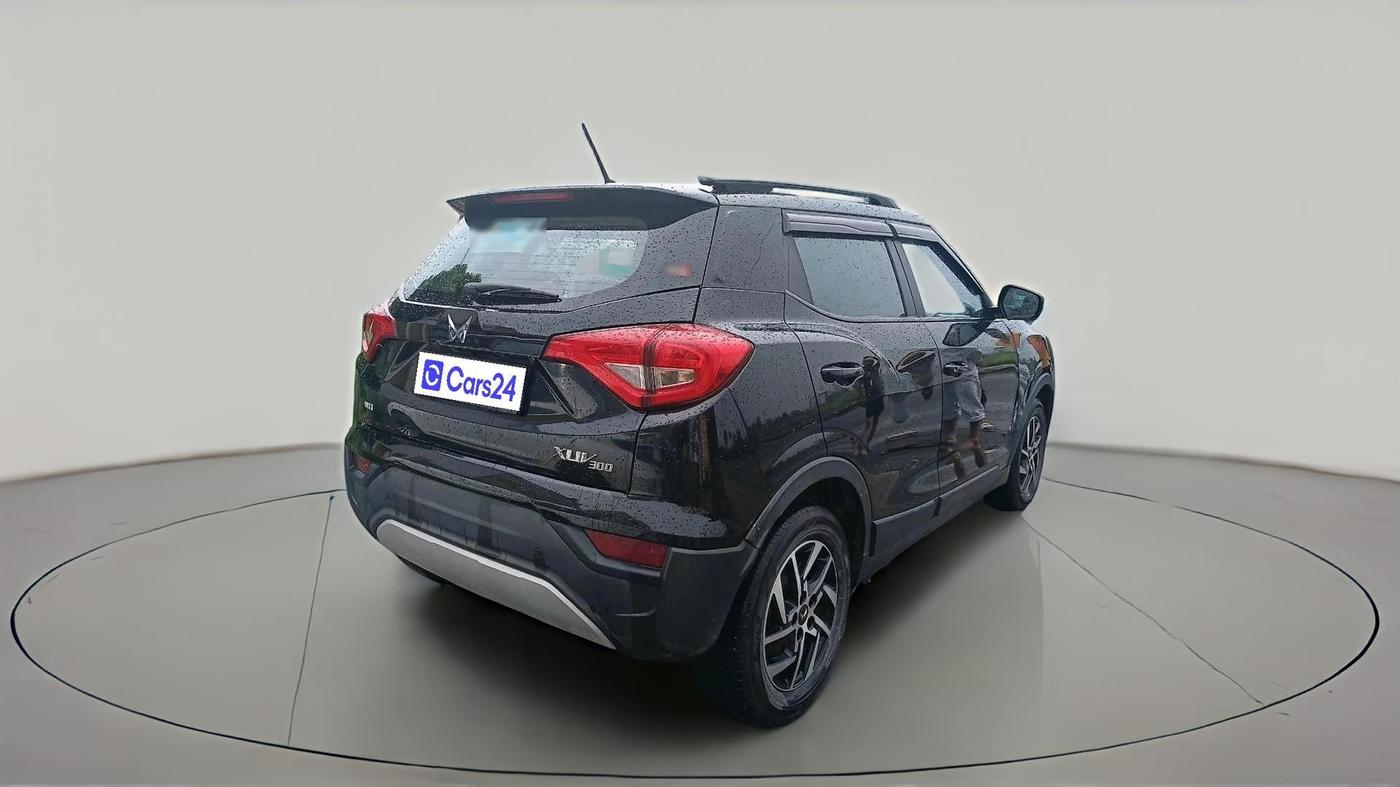 2023 Mahindra XUV300 W8 (O) 1.2 PETROL, Petrol, Manual, 88,295 km, exterior