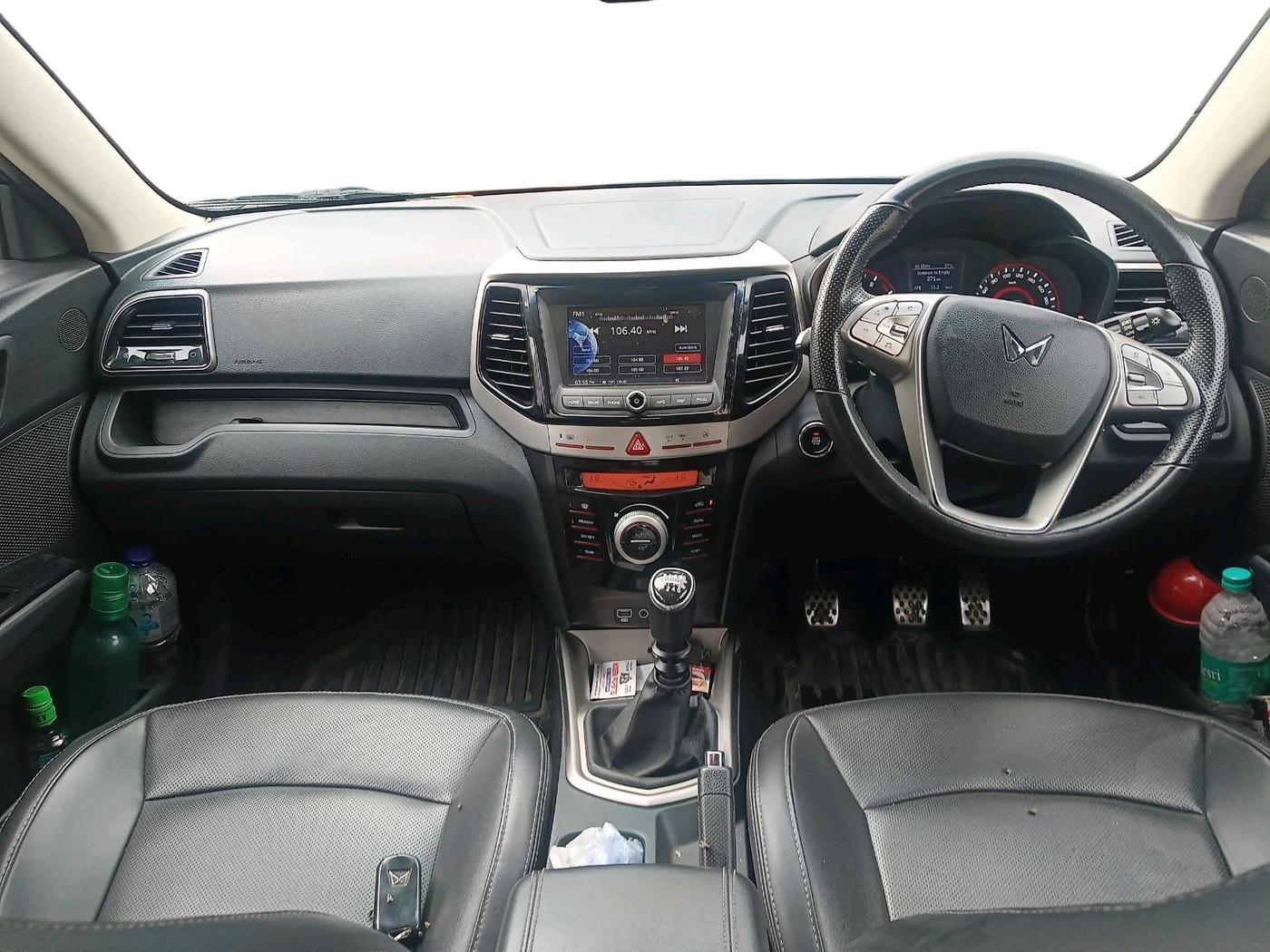 2023 Mahindra XUV300 W8 (O) 1.2 PETROL, Petrol, Manual, 88,295 km, interior