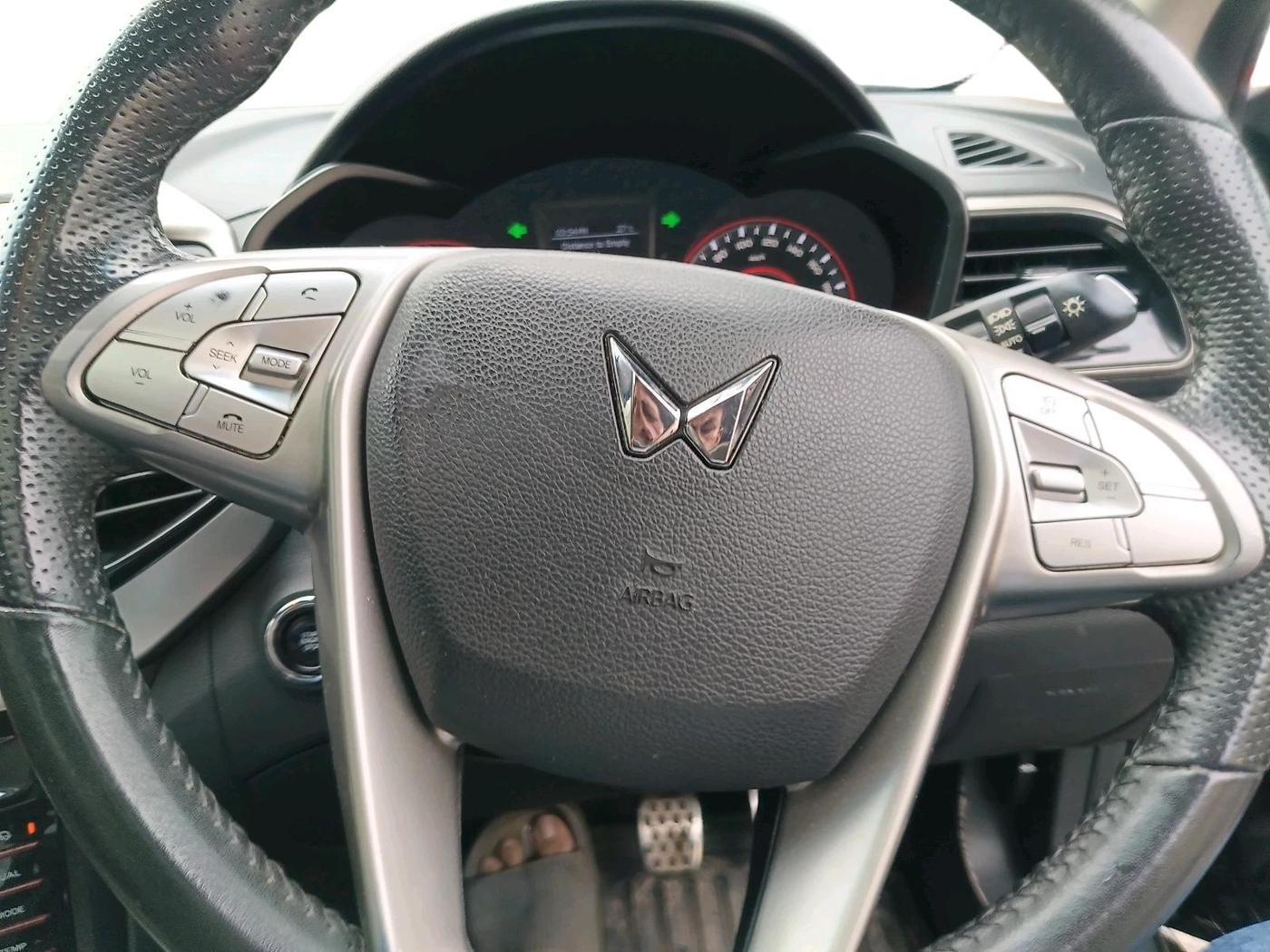 2023 Mahindra XUV300 W8 (O) 1.2 PETROL, Petrol, Manual, 88,295 km, interior
