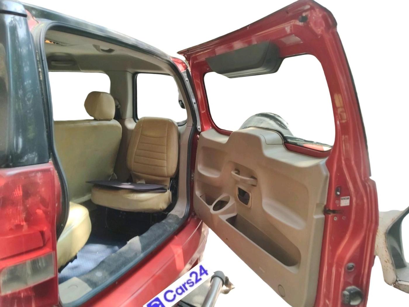 2016 Mahindra TUV300 T8, Diesel, Manual, 1,55,434 km, exterior