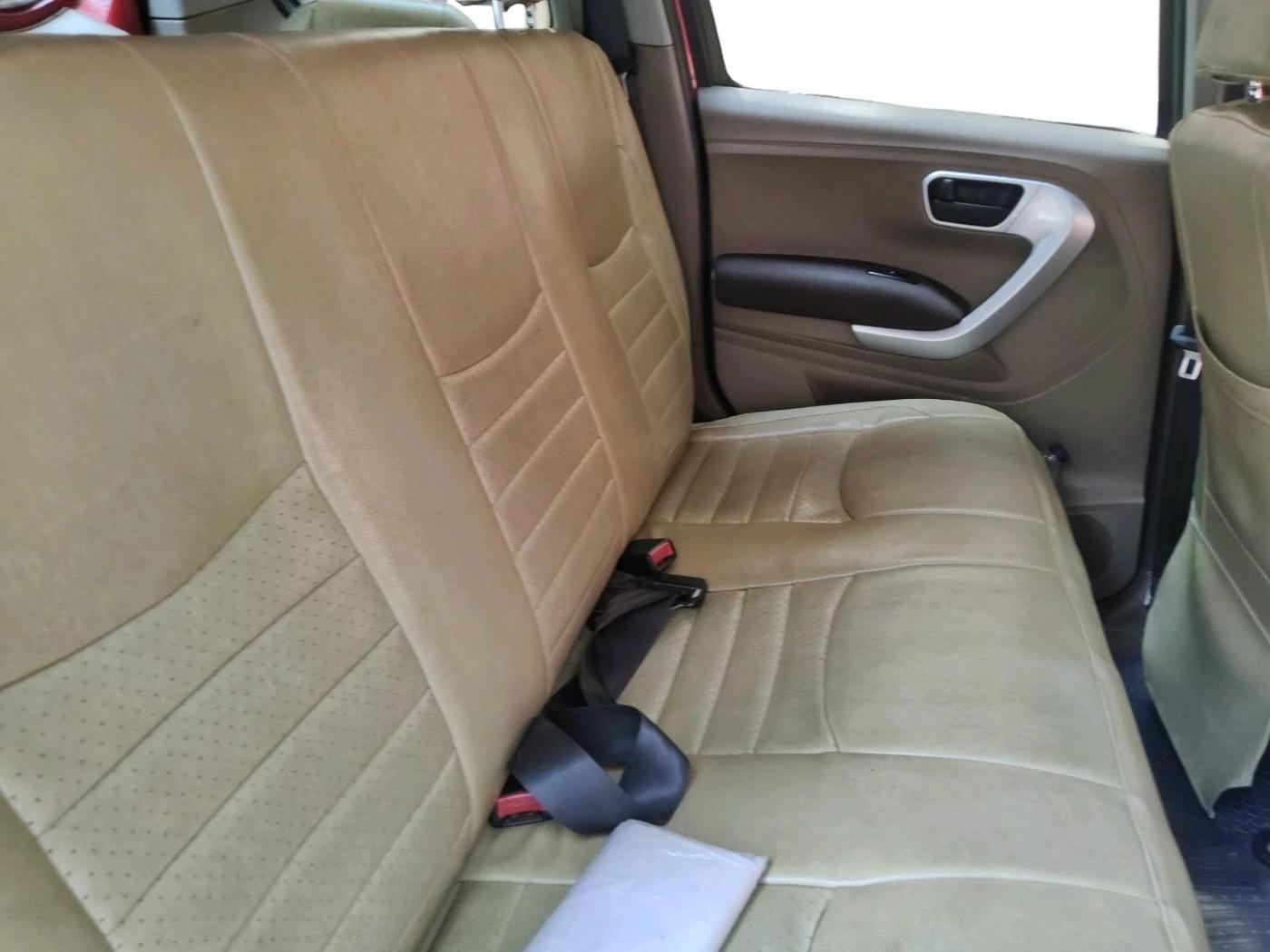 2016 Mahindra TUV300 T8, Diesel, Manual, 1,55,434 km, interior