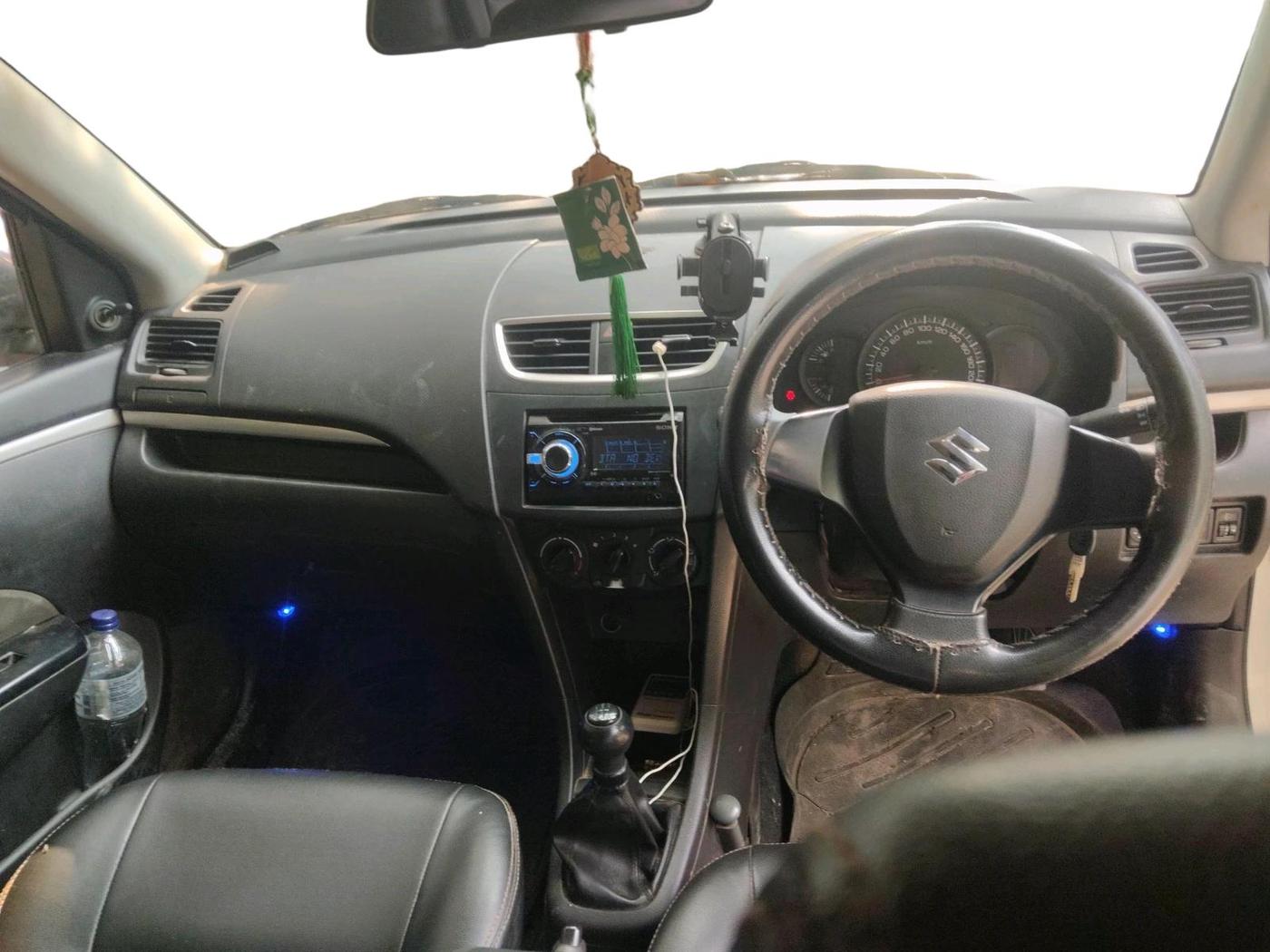 2016 Maruti Swift LXI (O), CNG, Manual, 1,05,276 km, interior